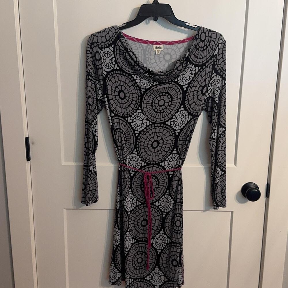 Hatley Dress Sz M Black Geometric Cowl Neck Long Sleeve Jersey Belted Shift Vaca